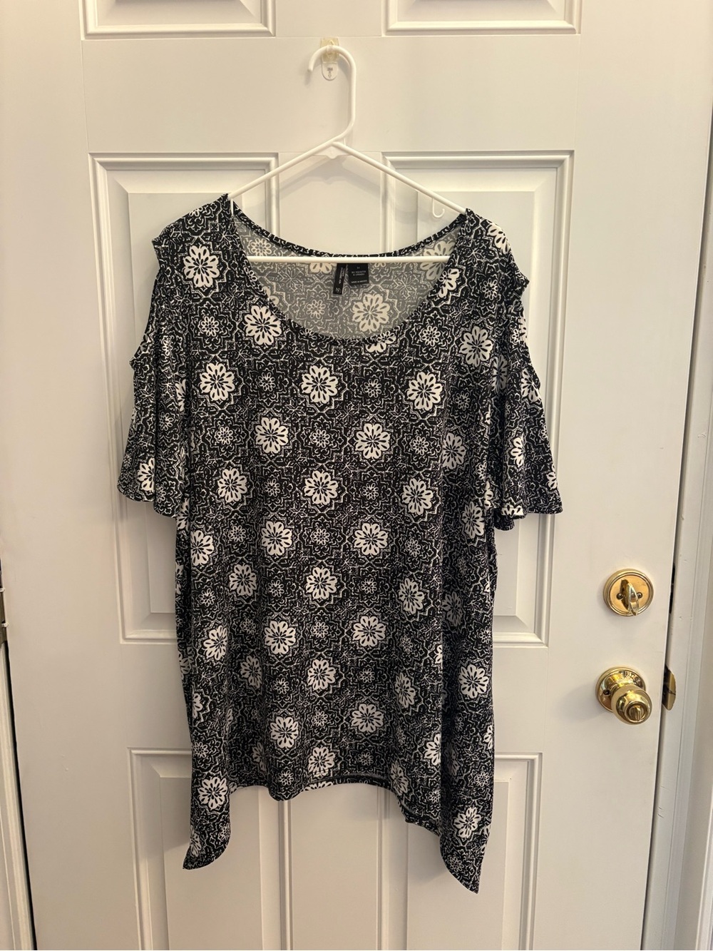 new directions Black and White Floral Cold-Shoulder Tunic